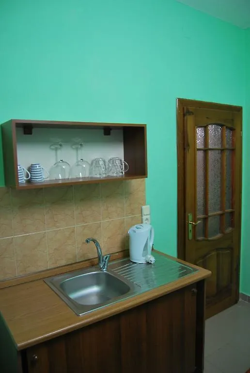 H And H Guesthouse Velipojë