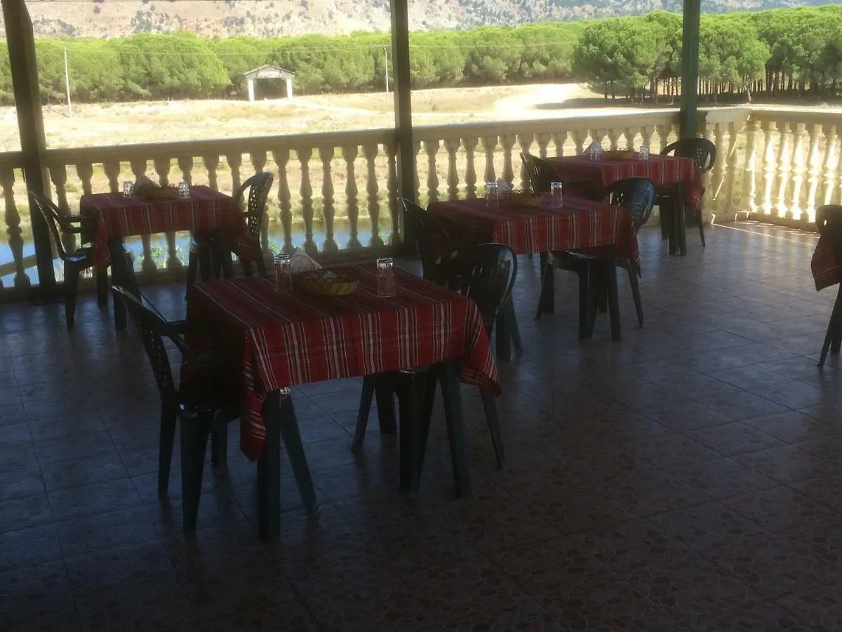H And H Guesthouse Velipojë Gasthuis