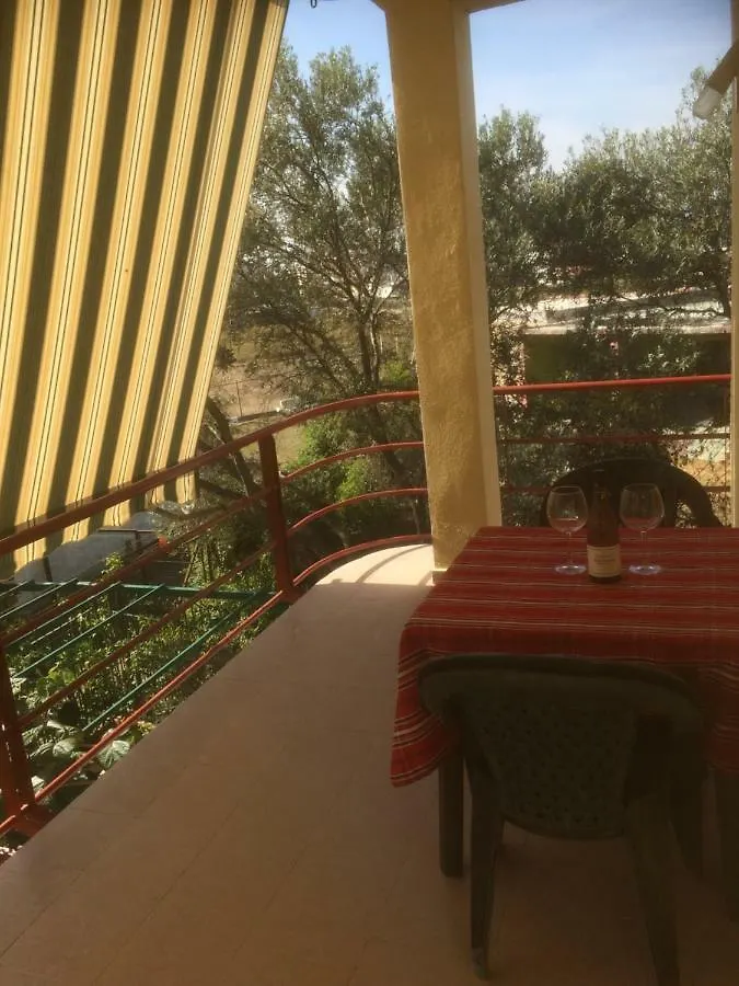 Guest house H And H Guesthouse Velipoje